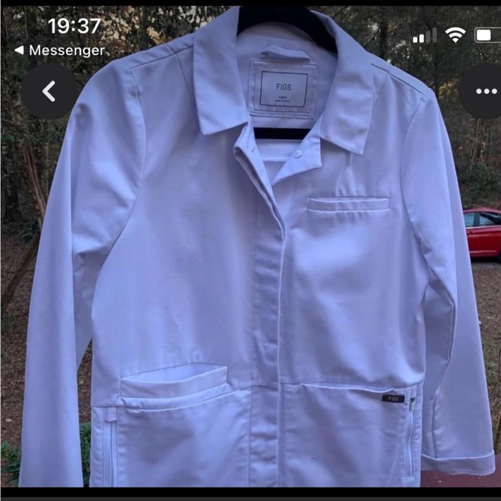 Figs white coat